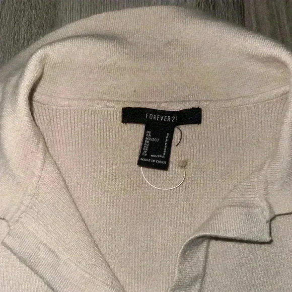 Forever 21 Women’s Sweater - Picture 2 of 3